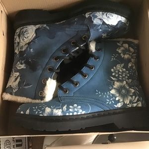 Women's stylish ankle high boots 8.5